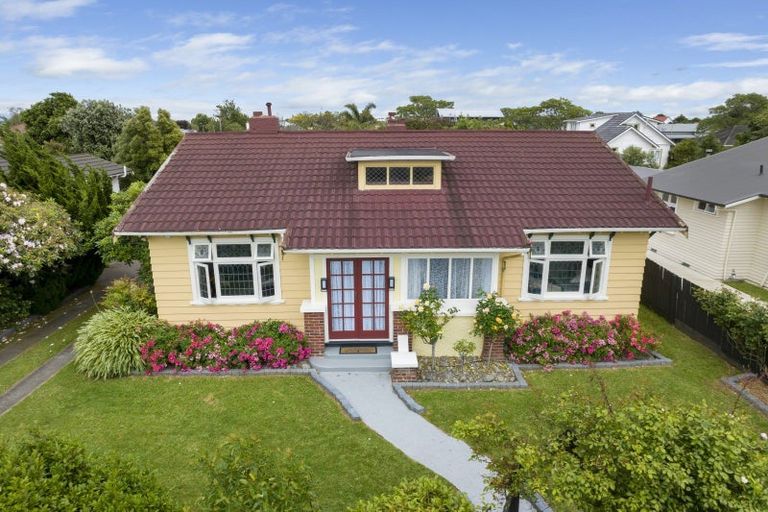 Photo of property in 15 Rainforth Street, Roslyn, Palmerston North, 4414