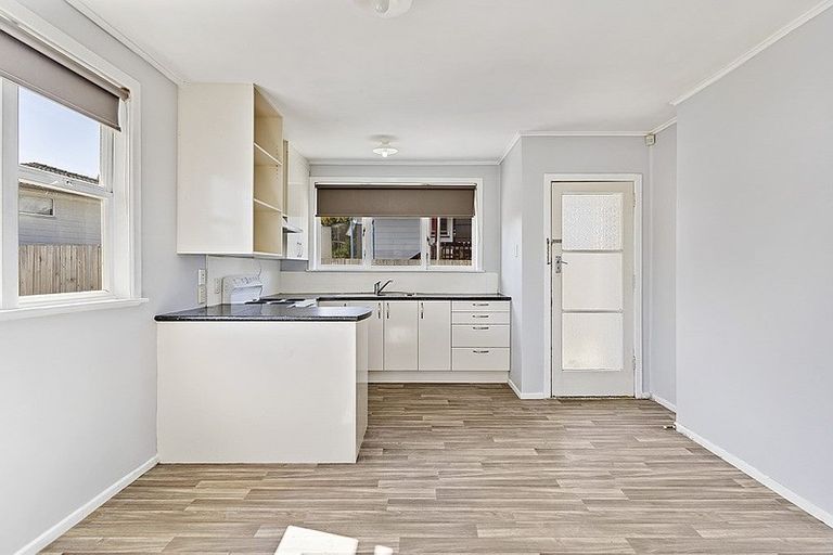 Photo of property in 16a Penfold Place, Henderson, Auckland, 0610