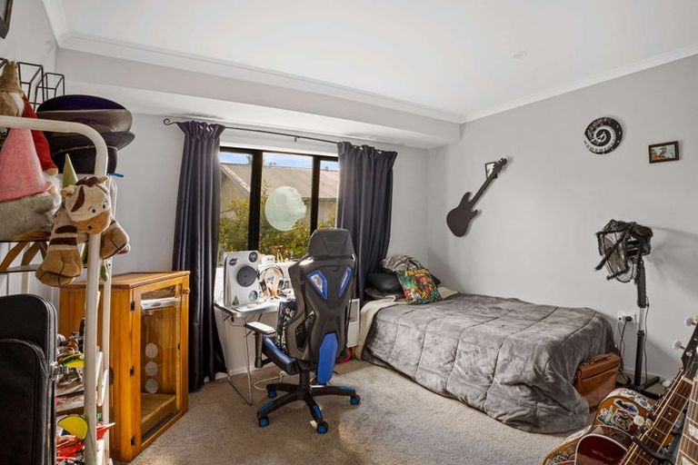 Photo of property in 17 Pukatea Street, Inglewood, 4330