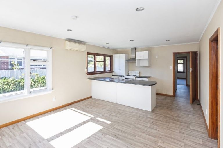 Photo of property in 12 Aorangi Road, Bryndwr, Christchurch, 8053