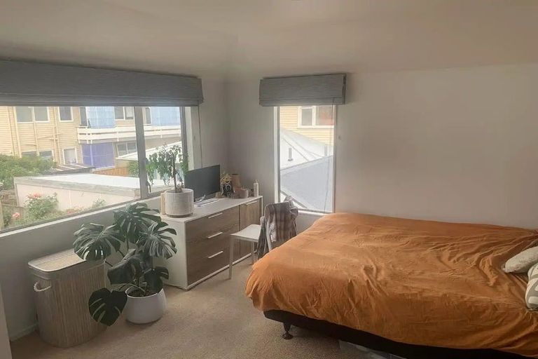 Photo of property in 3/131 Queens Drive, Lyall Bay, Wellington, 6022