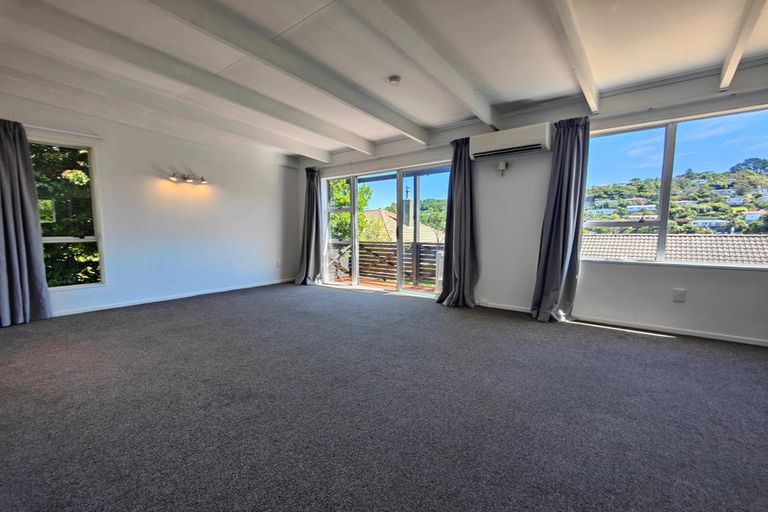 Photo of property in 5a Robert Street, Newlands, Wellington, 6037