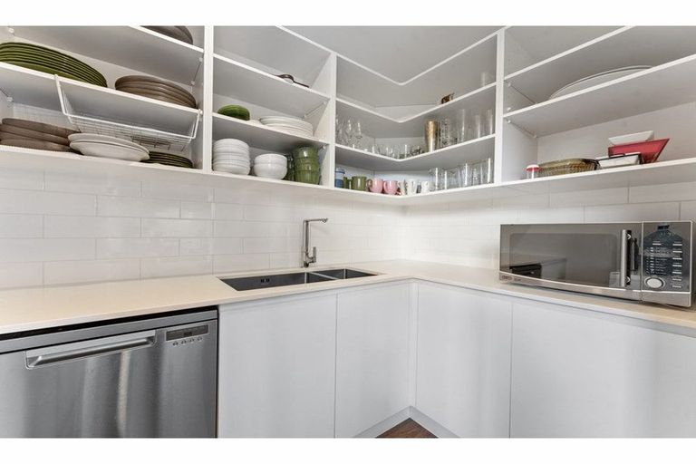 Photo of property in 5 Libertia Lane, Orewa, 0931