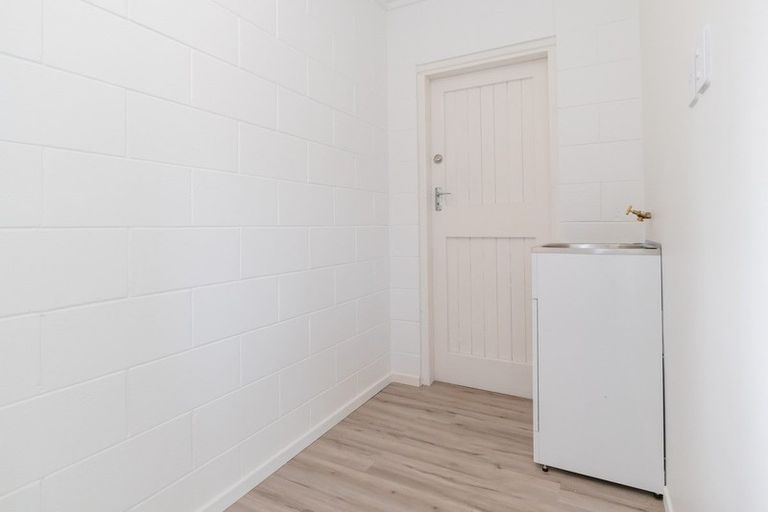 Photo of property in 34 Hellyers Street, Birkdale, Auckland, 0626