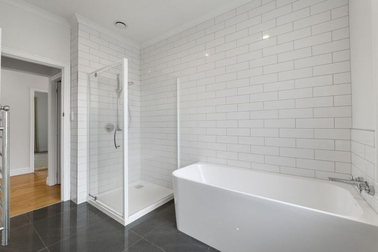 Photo of property in 54 Waiwaka Terrace, Strandon, New Plymouth, 4312