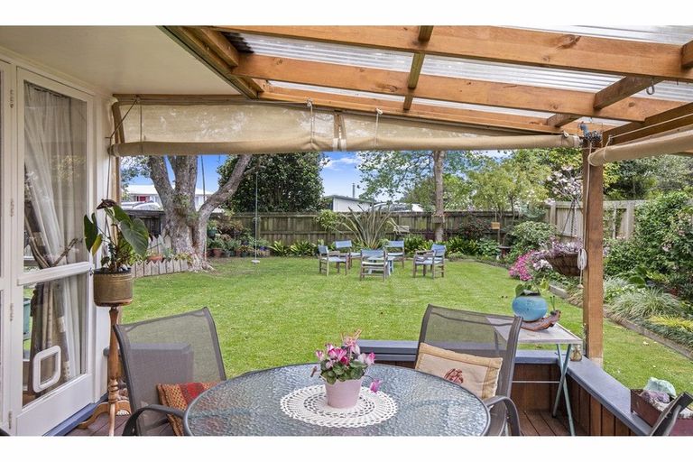 Photo of property in 94 Kitchener Road, Waiuku, 2123