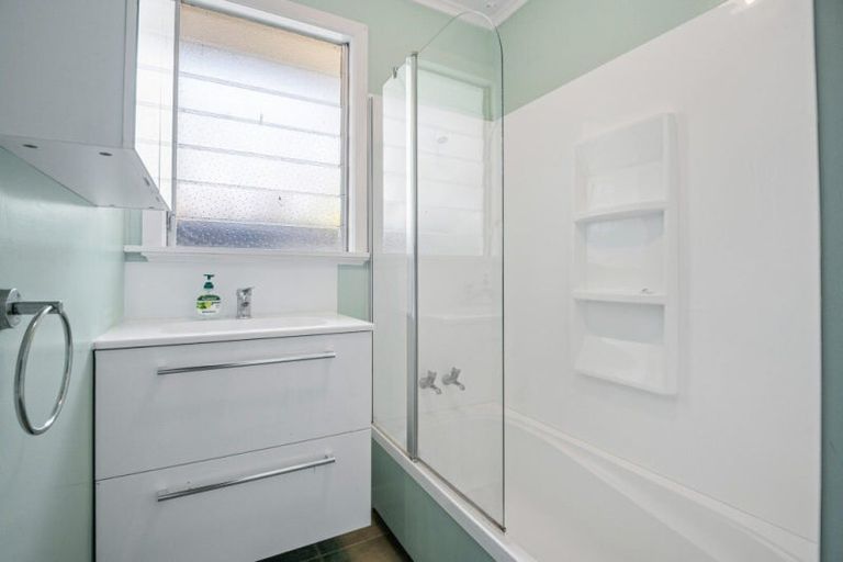 Photo of property in 71 Sylvan Crescent, Te Atatu South, Auckland, 0610