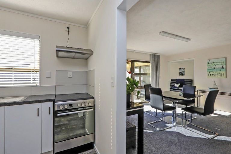 Photo of property in 3/386 Gloucester Street, Taradale, Napier, 4112