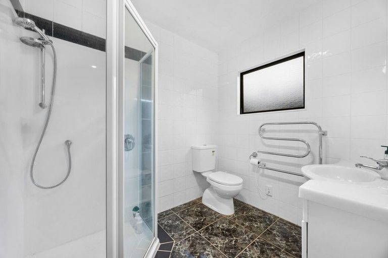 Photo of property in 51 Hogarth Rise, West Harbour, Auckland, 0618