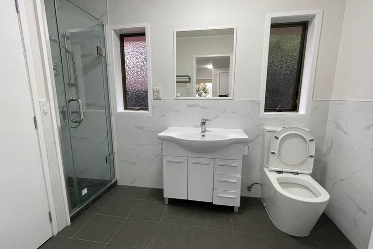 Photo of property in 1/41 College Road, Northcote, Auckland, 0627