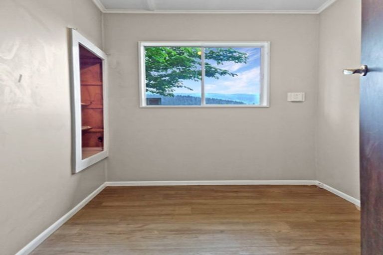 Photo of property in 32 Matthews Road, Wainuiomata, Lower Hutt, 5014