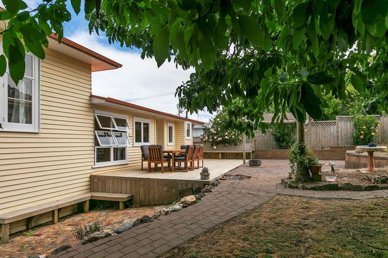 Photo of property in 40 Mountain Road, Mangere Bridge, Auckland, 2022