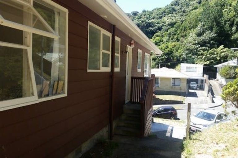 Photo of property in 19 Holmes Grove, Naenae, Lower Hutt, 5011