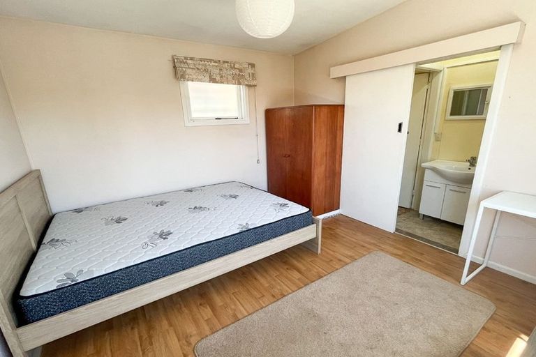 Photo of property in 2 Shaftesbury Street, Avonhead, Christchurch, 8042