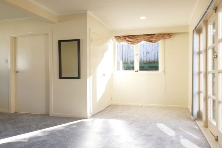 Photo of property in 1/64 Hogans Road, Glenfield, Auckland, 0629