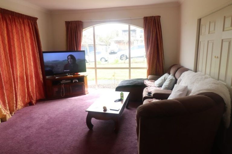 Photo of property in 36 Newbury Place, Schnapper Rock, Auckland, 0632