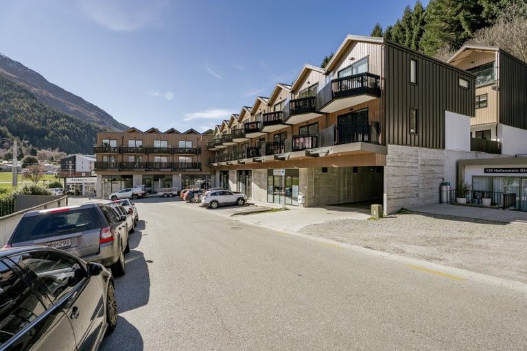 Photo of property in The Alex Apartments, 26/135a Hallenstein Street, Queenstown, 9300