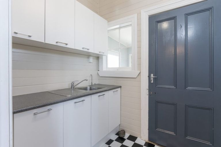 Photo of property in 21 Railway Street, Helensville, 0800