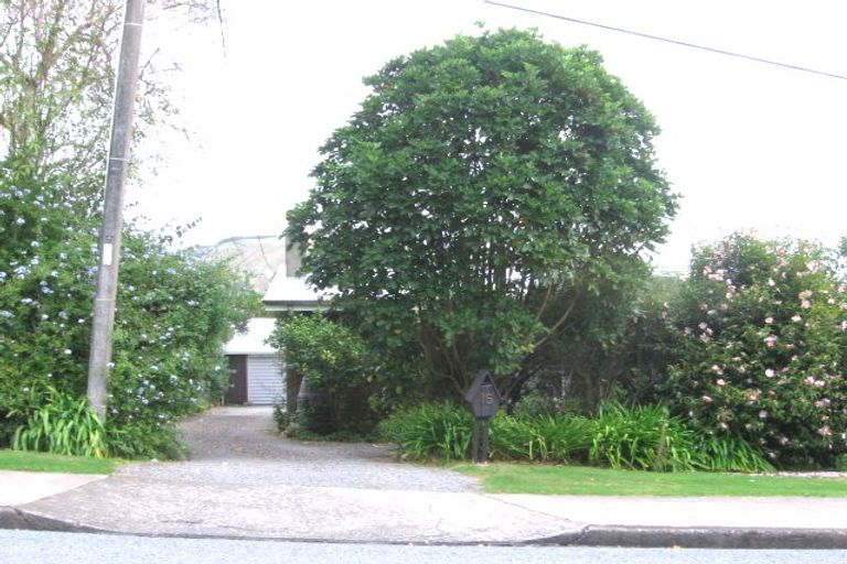 Photo of property in 16 Kakariki Grove, Waikanae, 5036