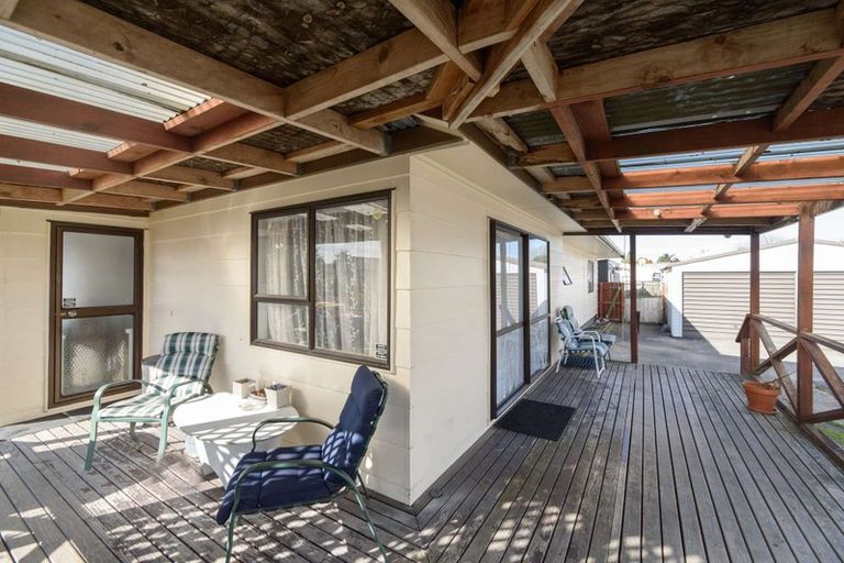 Photo of property in 17 Pukeroa Place, Papakura, 2110