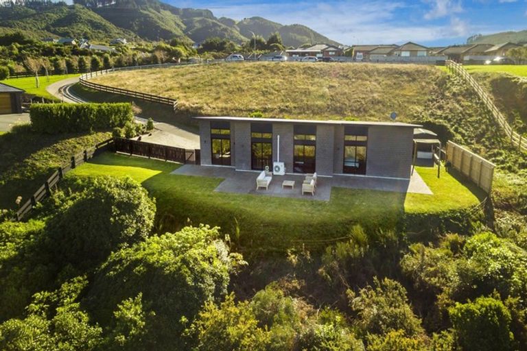 Photo of property in 51 Percy Kinsman Crescent, Riverstone Terraces, Upper Hutt, 5018