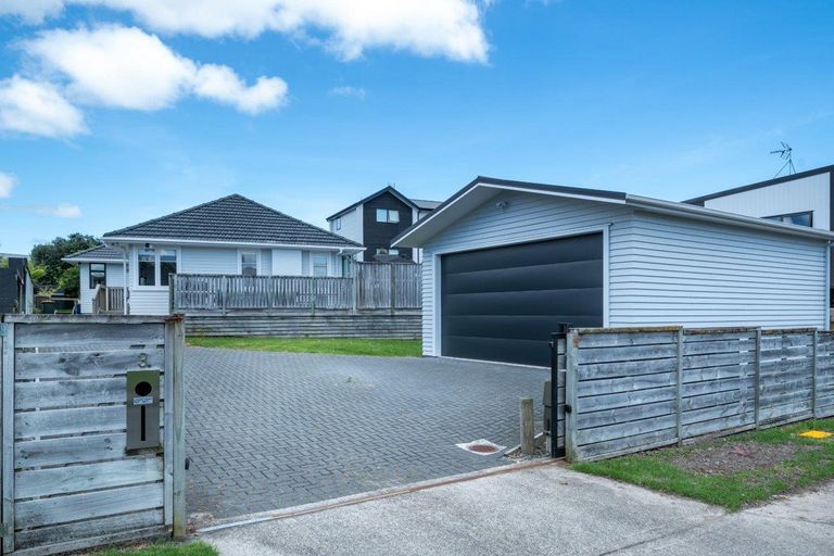Photo of property in 3 Shamrock Lane, Te Atatu Peninsula, Auckland, 0610