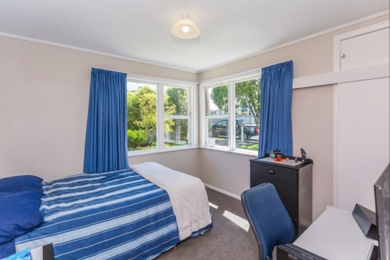 Photo of property in 32 Highbury Drive, Levin, 5510