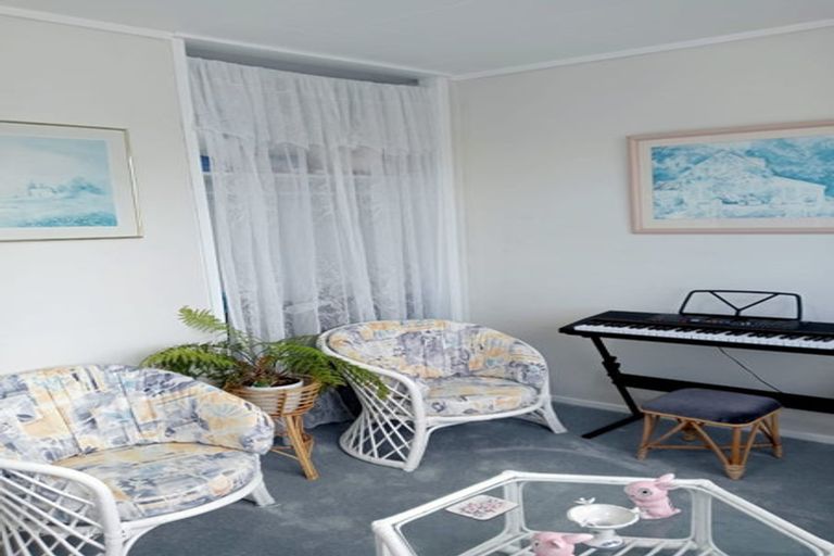 Photo of property in 11 Iredale Road, Hawera, 4610