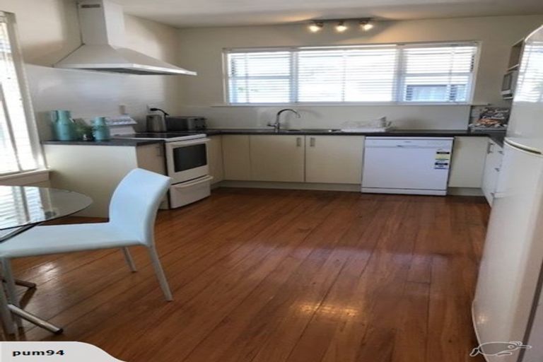 Photo of property in 18 Riverlaw Terrace, Saint Martins, Christchurch, 8022