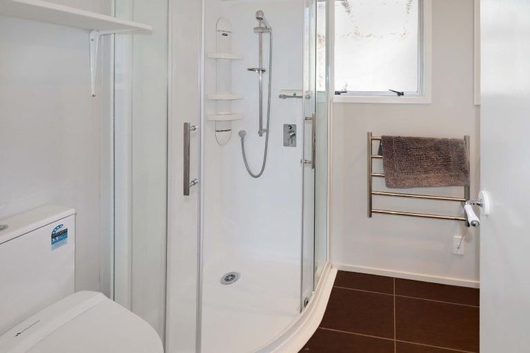 Photo of property in 3 Fernhaven Grove, Newlands, Wellington, 6037