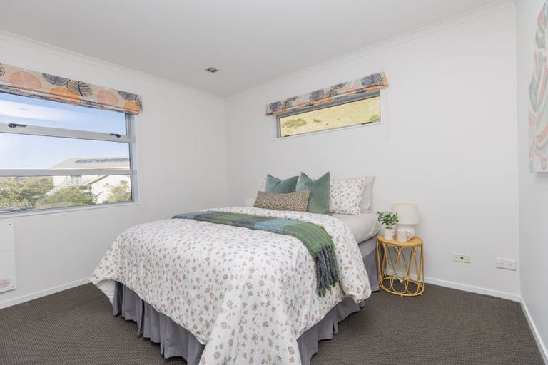 Photo of property in 11 Yarnbrook Grove, Churton Park, Wellington, 6037