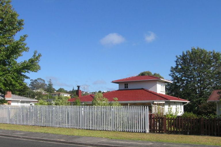 Photo of property in 28 Hatherlow Street, Glenfield, Auckland, 0629
