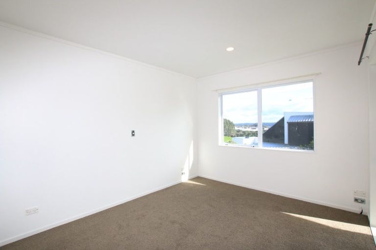 Photo of property in 306 Sunset Road, Windsor Park, Auckland, 0632