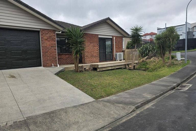 Photo of property in 10 Vino Cina Heights, Ranui, Auckland, 0612