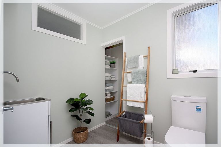 Photo of property in 10 Pratt Avenue, Foxton Beach, Foxton, 4815