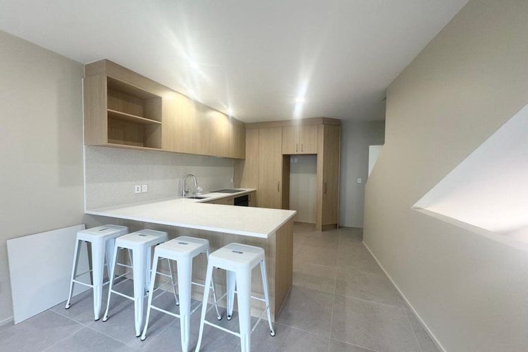 Photo of property in 8/19 Ocean View Road, Hillcrest, Auckland, 0627