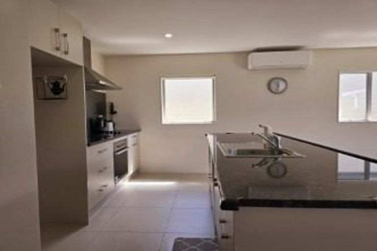 Photo of property in 11 Pipipi Crescent, Takanini, 2112