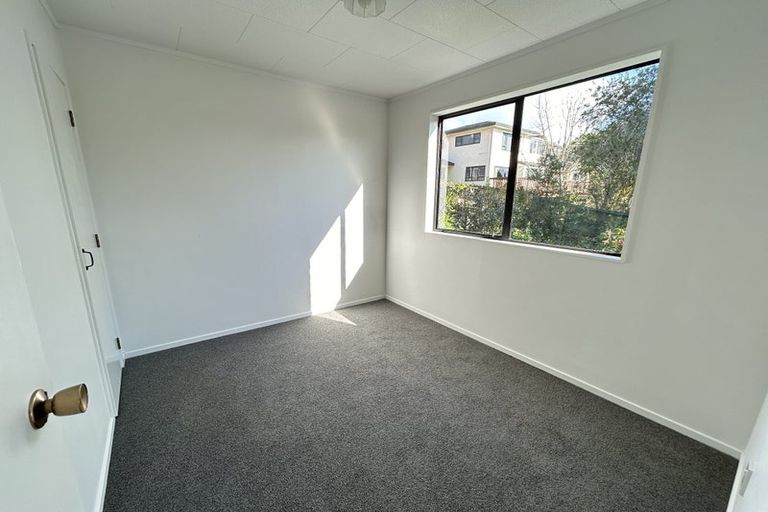 Photo of property in 2 Chablis Place, Henderson, Auckland, 0612