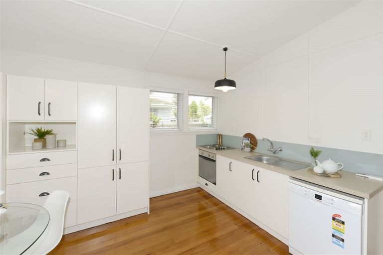 Photo of property in 16 Roslyn Avenue, Mairehau, Christchurch, 8052