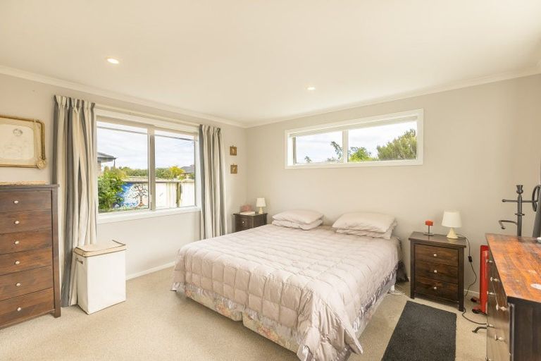 Photo of property in 23 Mahia Lane, Waikanae, 5036