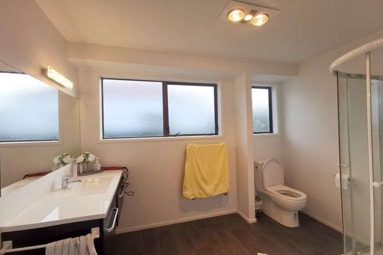 Photo of property in 10 Granville Drive, Massey, Auckland, 0614