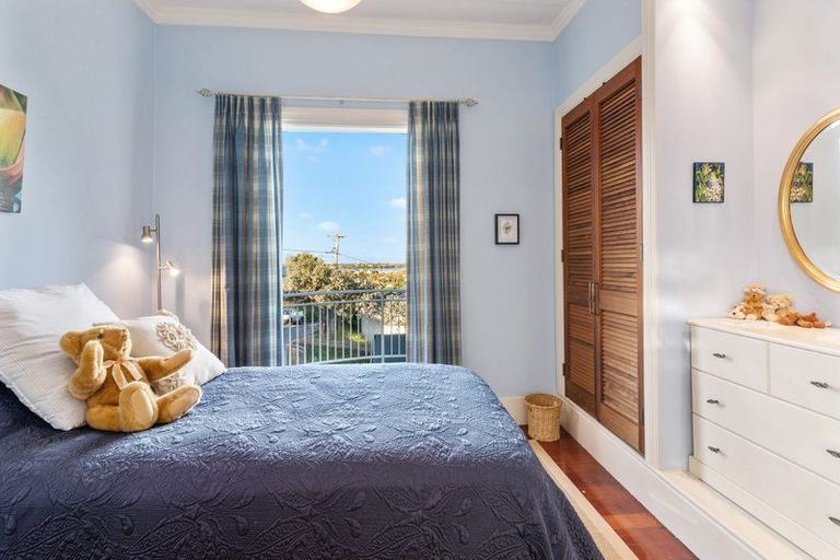 Photo of property in 49 Seaview Avenue, Northcote, Auckland, 0627
