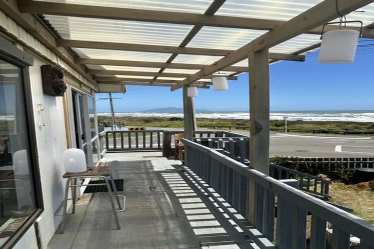 Photo of property in 228 Marine Parade, Otaki Beach, Otaki, 5512
