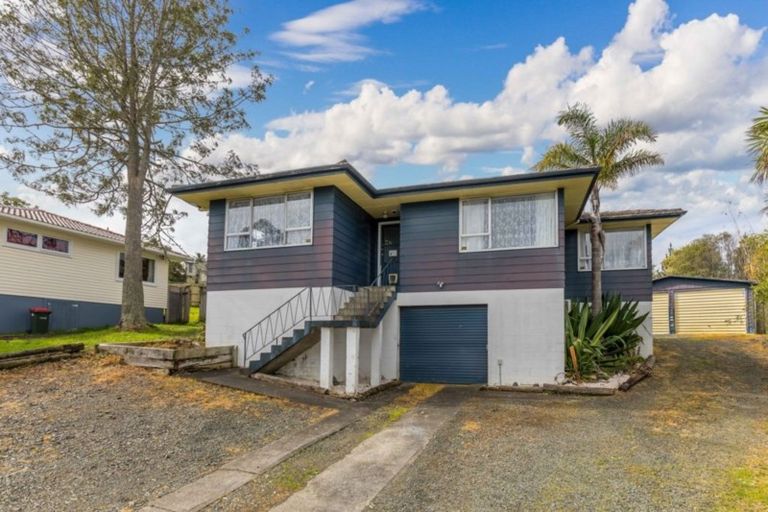 Photo of property in 48 Glenbervie Crescent, Massey, Auckland, 0614