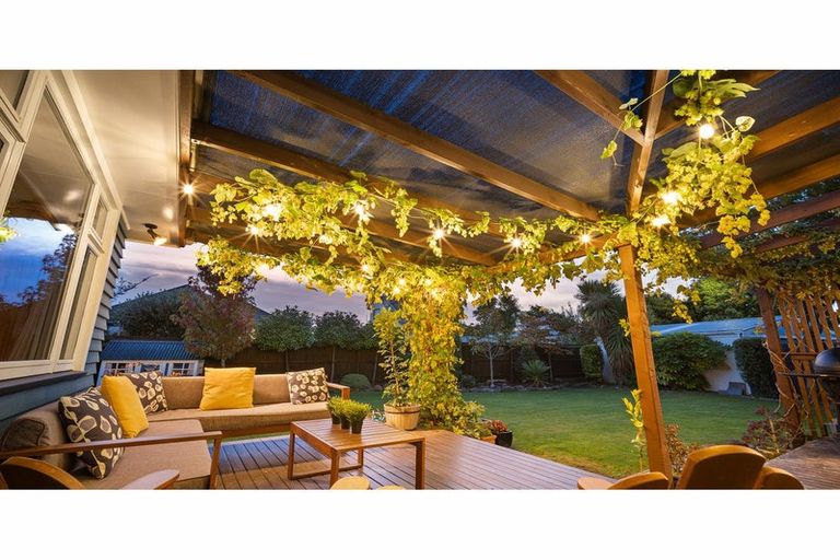 Photo of property in 24 Derrett Place, Saint Martins, Christchurch, 8022