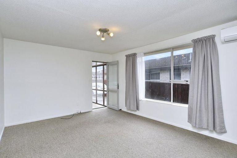 Photo of property in 1/3 James Condon Place, Redwood, Christchurch, 8051