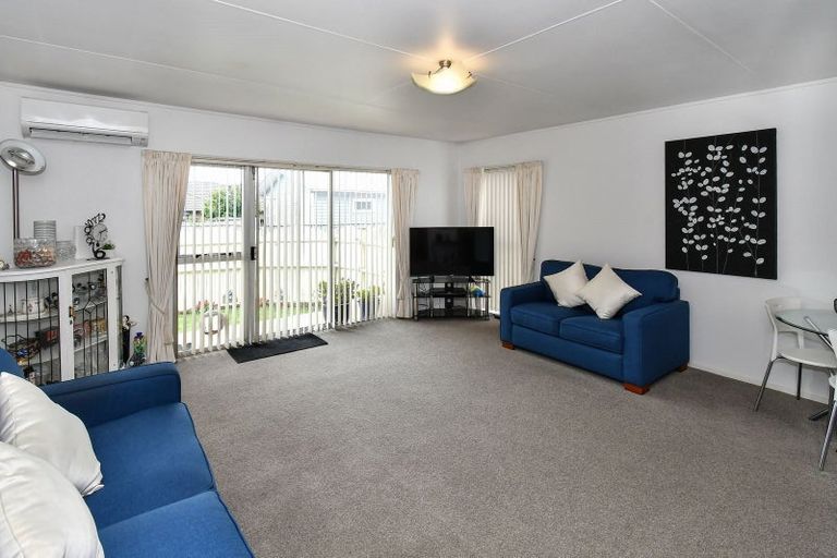Photo of property in 3/50 Kenderdine Road, Papatoetoe, Auckland, 2025