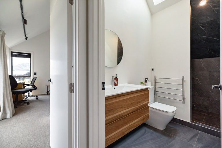 Photo of property in 62 Casterway Crescent, Jacks Point, 9371