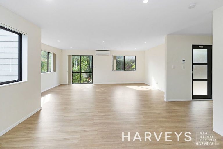 Photo of property in 71a Fruitvale Road, New Lynn, Auckland, 0600