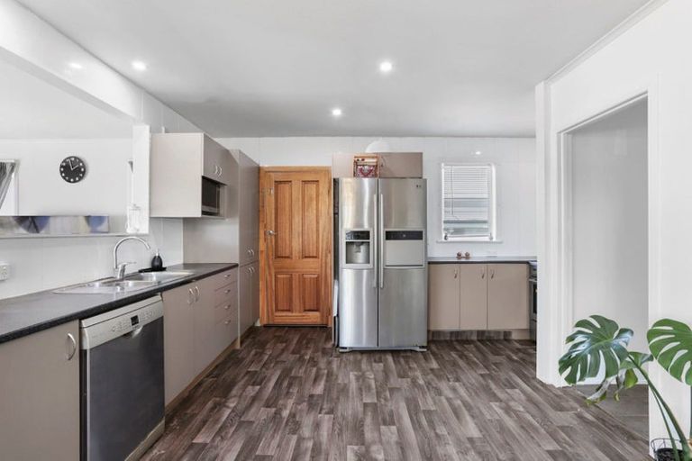 Photo of property in 14 Parker Avenue, New Lynn, Auckland, 0600